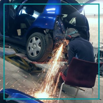 changement de jupe d’un véhicule carrosserie saint félix